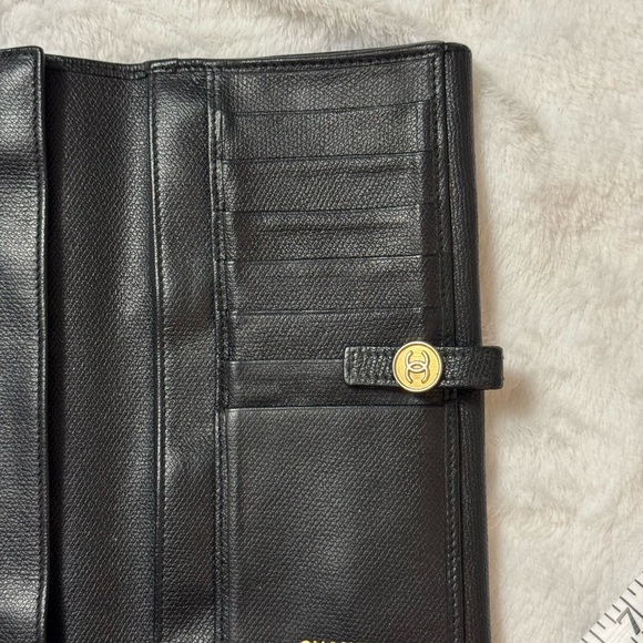 Chanel Wallet with Gold Logo - Picture 15 of 15